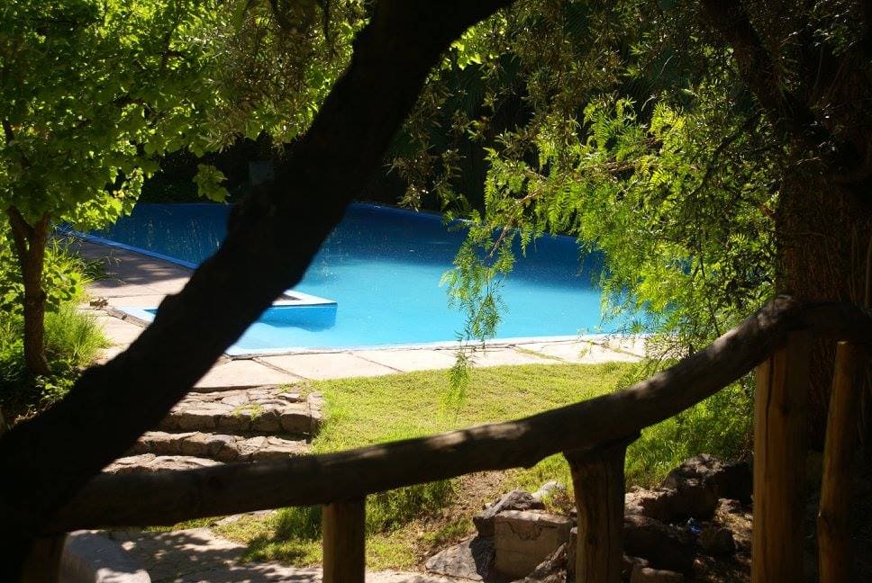 piscina camping suizo mendoza